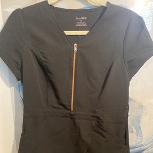 Jaanuu scrub top
